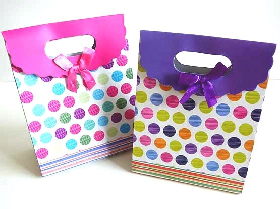 Spotty Gift Bag with Velcro Closure - Party Bags and Party Bag Fillers ...